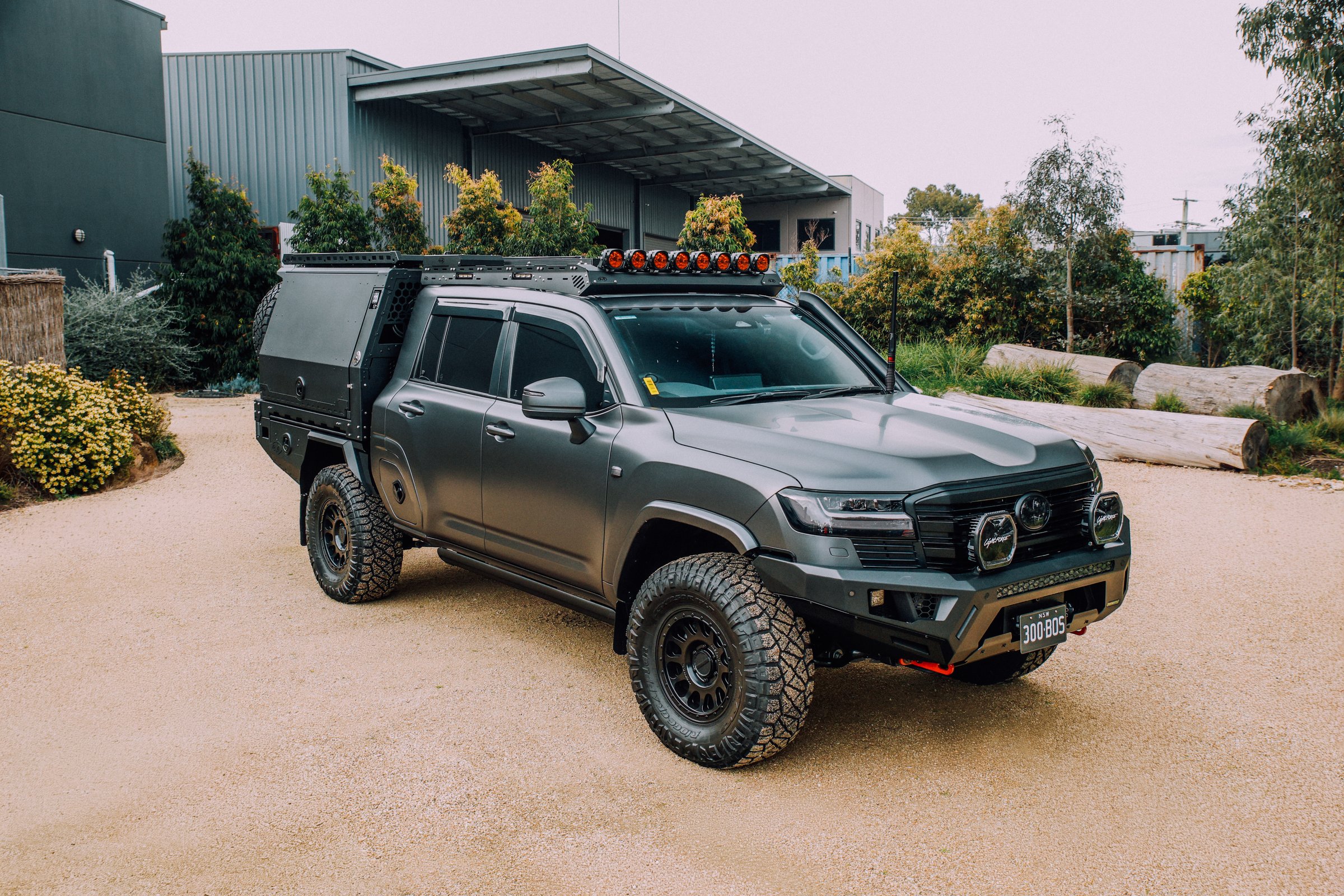 Boss LC300 JMACX Chop Cab Rack fitted to a Toyota LandCruiser 300 Series chop conversion - front three-quarter view