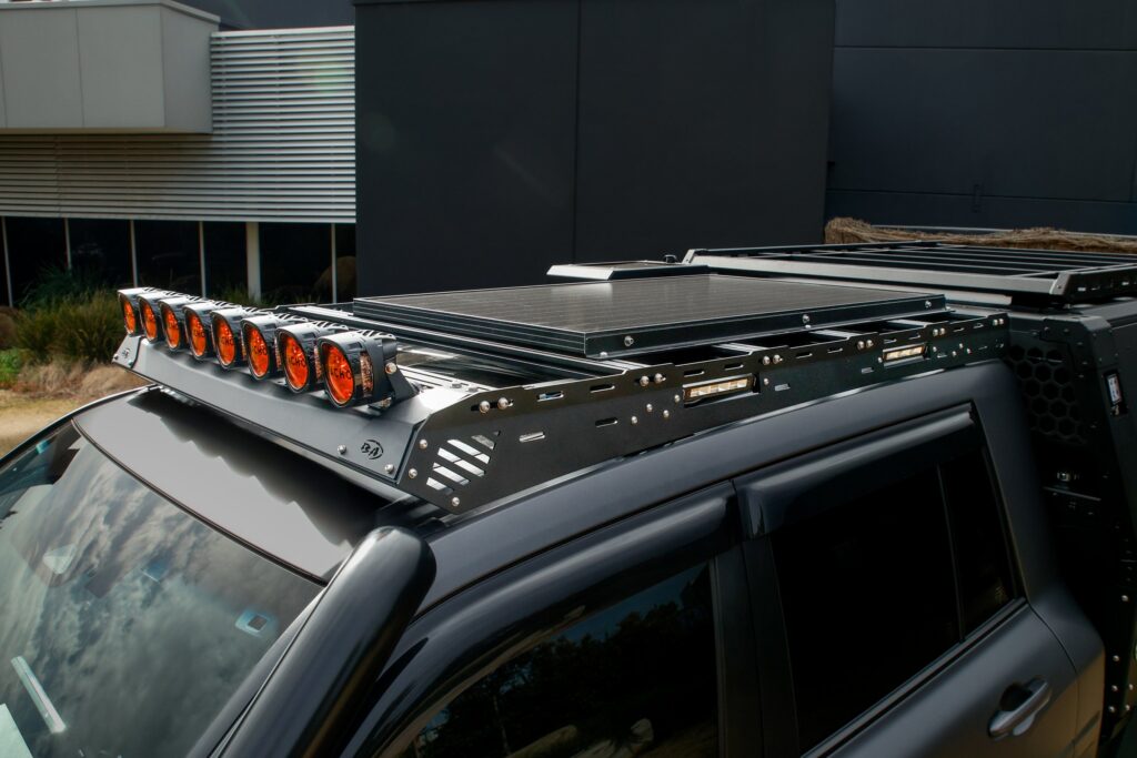 Boss LC300 JMACX Chop Cab Rack fitted to the roof - side view showing lighting and rack extrusion