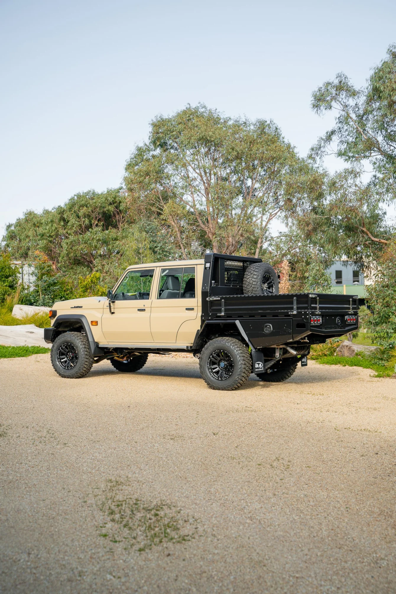 LandCruiser 79 dual cab with a Boss Premium Tray